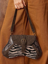 Cargar imagen en el visor de la galería, Bolso animal print combinado
