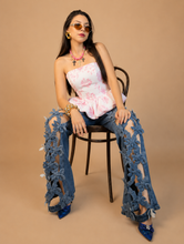 Cargar imagen en el visor de la galería, Pantalón denim con flores
