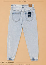 Cargar imagen en el visor de la galería, Jogger denim print grafitti
