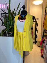 Cargar imagen en el visor de la galería, Set chaleco &amp; short amarillo
