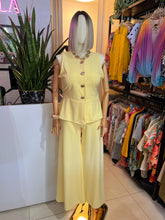 Cargar imagen en el visor de la galería, Set blusa &amp; pantalón amarillo
