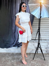 Cargar imagen en el visor de la galería, Vestido blanco manga olan
