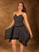 Cargar imagen en el visor de la galería, Vestido asimétrico negro con blanco
