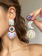 Cargar imagen en el visor de la galería, Aretes colgantes desigual
