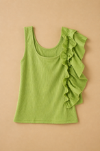 Cargar imagen en el visor de la galería, Blusa verde olanes
