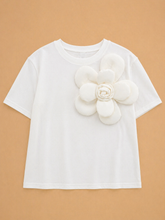 Cargar imagen en el visor de la galería, Blusa blanca aplicación flor
