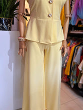Cargar imagen en el visor de la galería, Set blusa &amp; pantalón amarillo
