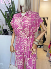 Cargar imagen en el visor de la galería, Set blusa &amp; pantalón estampado rosa
