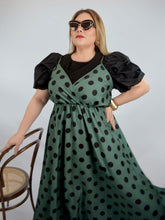 Cargar imagen en el visor de la galería, Maxi vestido verde lunares negros
