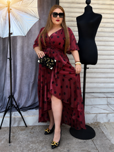 Cargar imagen en el visor de la galería, Vestido tinto lunares negros
