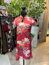 Cargar imagen en el visor de la galería, Vestido mini rojo estampado
