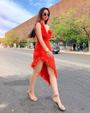 Cargar imagen en el visor de la galería, Vestido asimétrico naranja con plumas
