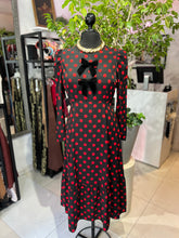 Cargar imagen en el visor de la galería, Vestido negro lunares rojos
