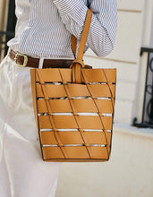 Cargar imagen en el visor de la galería, Bolso de mano Camel
