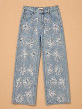 Cargar imagen en el visor de la galería, Pantalón denim con aplicaciones de flores
