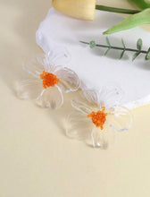 Cargar imagen en el visor de la galería, Aretes flores transparente
