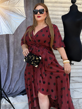 Cargar imagen en el visor de la galería, Vestido tinto lunares negros

