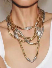 Cargar imagen en el visor de la galería, Collar capaz dorado &amp; plata

