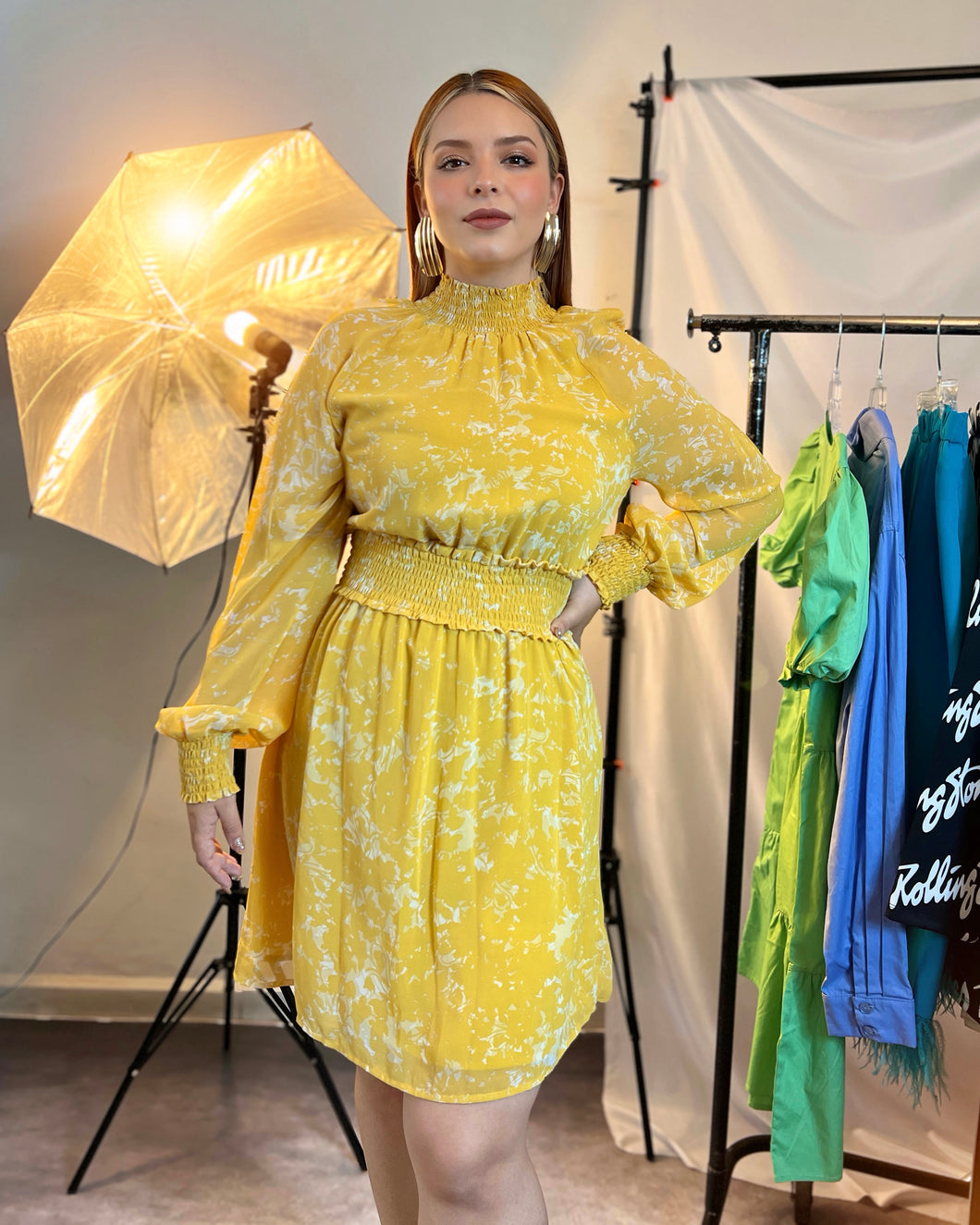 Vestido amarillo estampado
