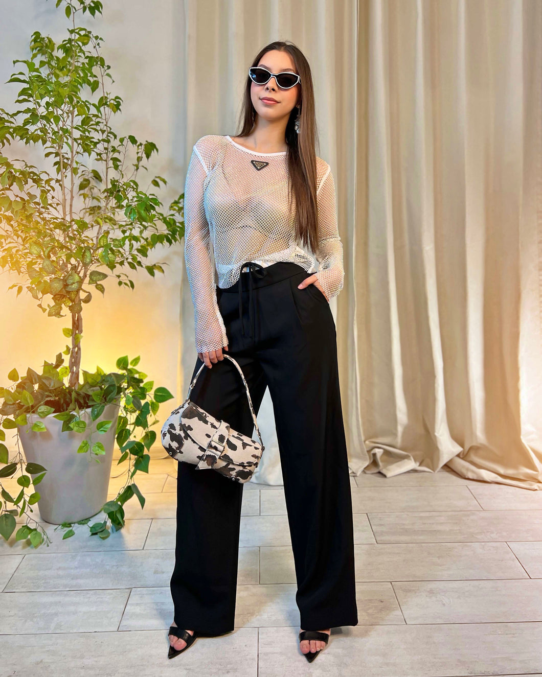Pantalón negro franja blanca