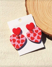 Cargar imagen en el visor de la galería, Aretes corazones rojos
