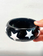 Cargar imagen en el visor de la galería, Pulsera negra estrellas
