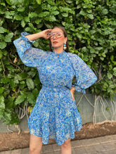 Cargar imagen en el visor de la galería, Vestido mesh azul estampado
