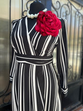 Cargar imagen en el visor de la galería, Maxi vestido rayas negro &amp; blanco
