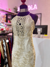 Cargar imagen en el visor de la galería, Vestido encaje beige &amp; dorado
