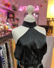 Cargar imagen en el visor de la galería, Vestido halter satén negro
