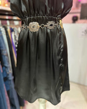 Cargar imagen en el visor de la galería, Vestido halter satén negro
