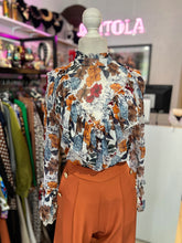 Cargar imagen en el visor de la galería, Blusa estampado floral
