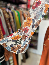 Cargar imagen en el visor de la galería, Blusa estampado floral
