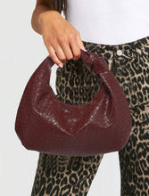Cargar imagen en el visor de la galería, Bolso nudo tinto
