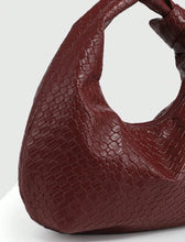 Cargar imagen en el visor de la galería, Bolso nudo tinto
