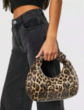 Cargar imagen en el visor de la galería, Bolso print leopardo
