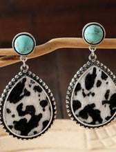Cargar imagen en el visor de la galería, Aretes estampados vaca
