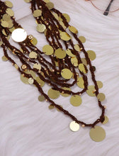 Cargar imagen en el visor de la galería, Collar café con lentejuelas

