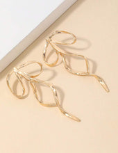 Cargar imagen en el visor de la galería, Aretes moños dorados
