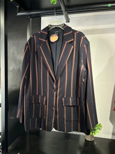 Cargar imagen en el visor de la galería, Blazer negro lineas tintas oversized
