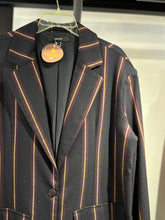 Cargar imagen en el visor de la galería, Blazer negro lineas tintas oversized

