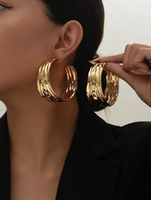 Cargar imagen en el visor de la galería, Arracadas maxi doradas
