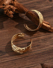 Cargar imagen en el visor de la galería, Arracadas maxi doradas
