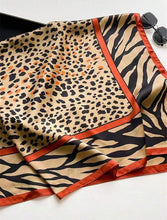 Cargar imagen en el visor de la galería, Pashmina animal print
