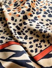 Cargar imagen en el visor de la galería, Pashmina animal print
