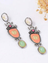Cargar imagen en el visor de la galería, Aretes colgantes colores
