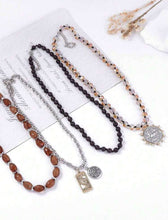 Cargar imagen en el visor de la galería, Set collares cristales
