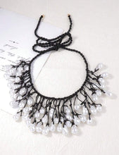 Cargar imagen en el visor de la galería, Collar negro con perlas

