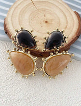 Cargar imagen en el visor de la galería, Aretes piedras café
