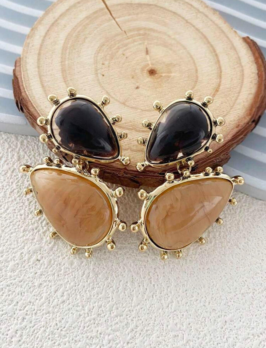 Aretes piedras café